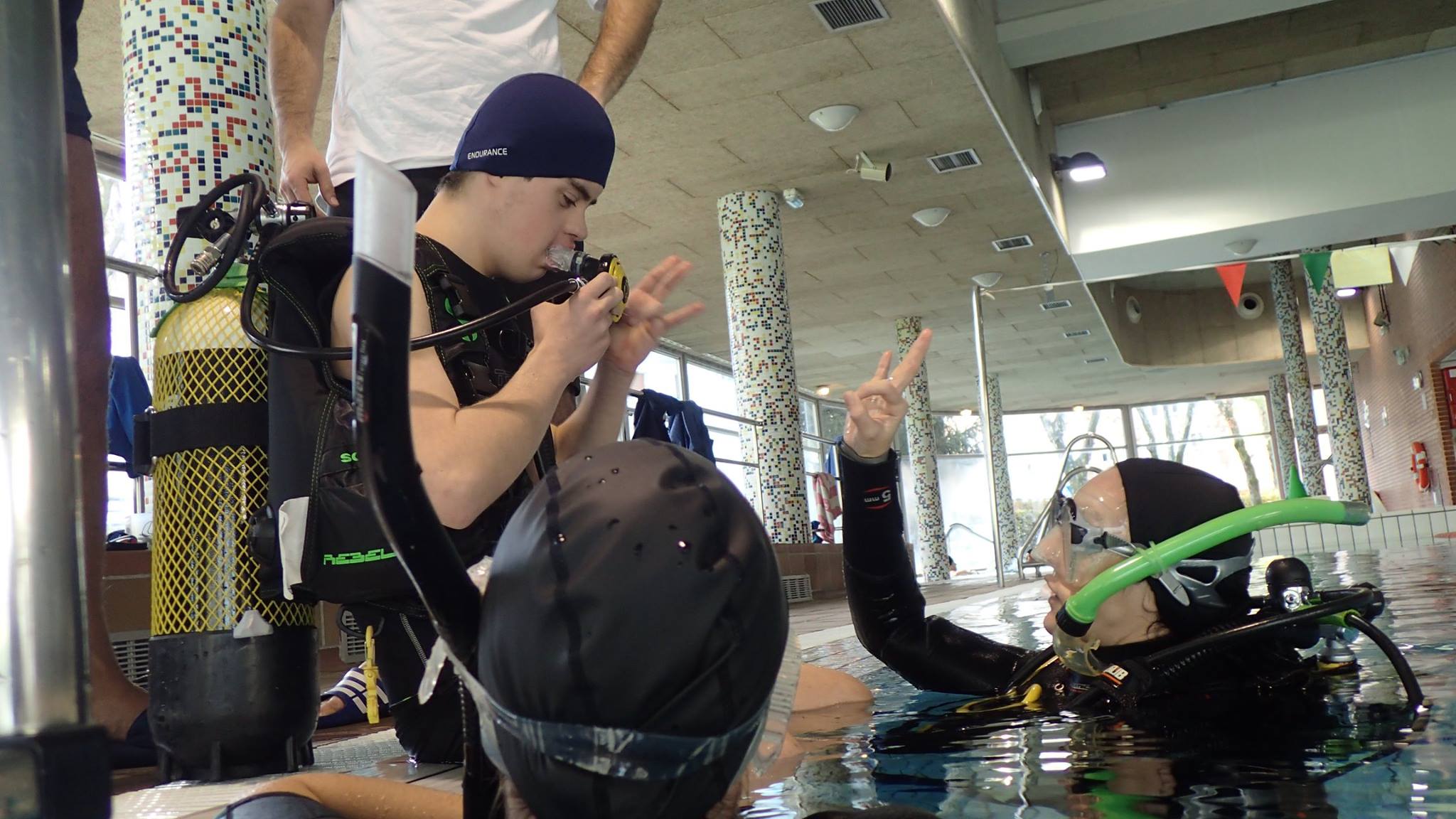 Sesiones de Buceo Adaptado con la colaboración de estudiantes de la UPNA